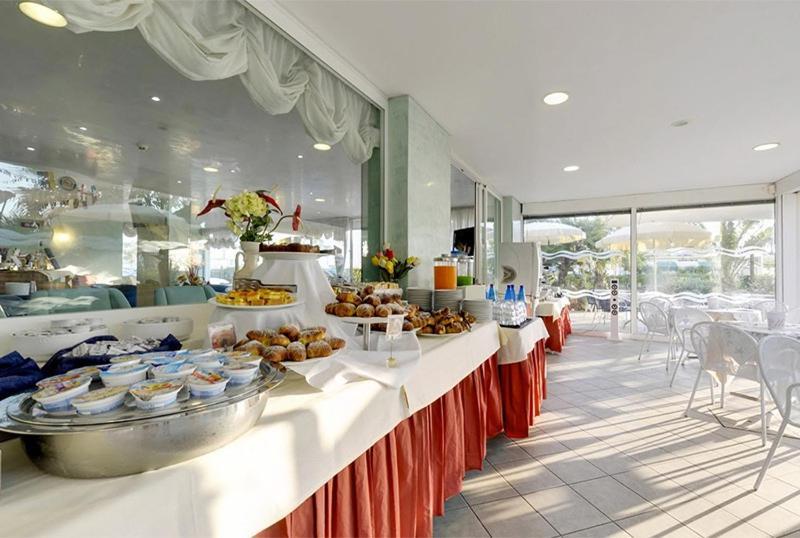 Hotel Margareth Riccione Exterior photo
