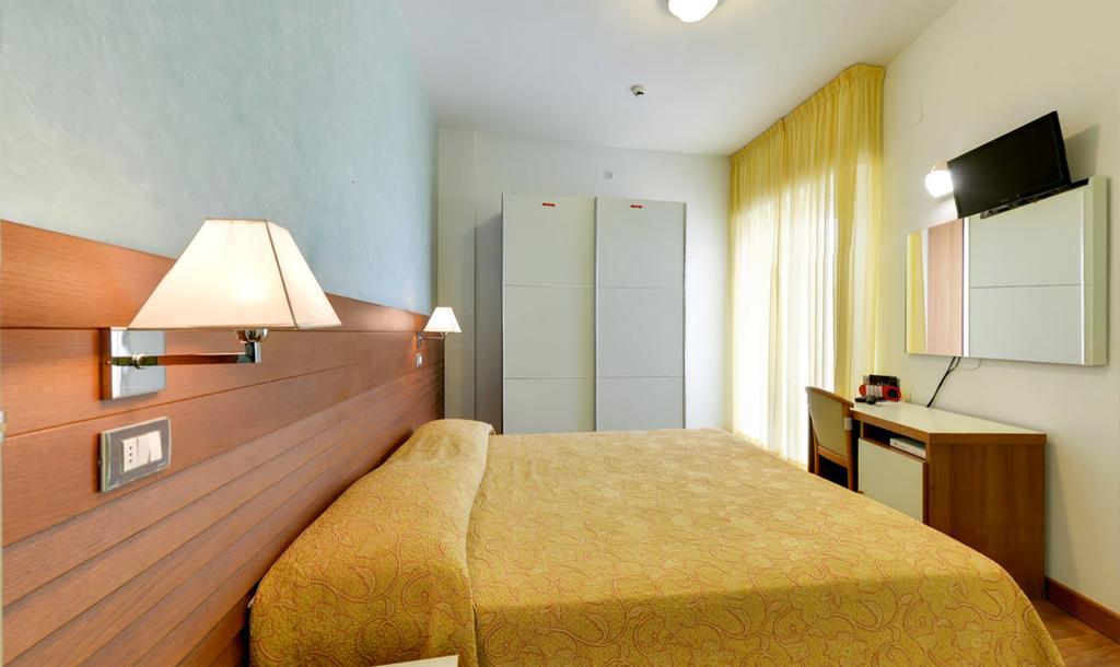 Hotel Margareth Riccione Exterior photo