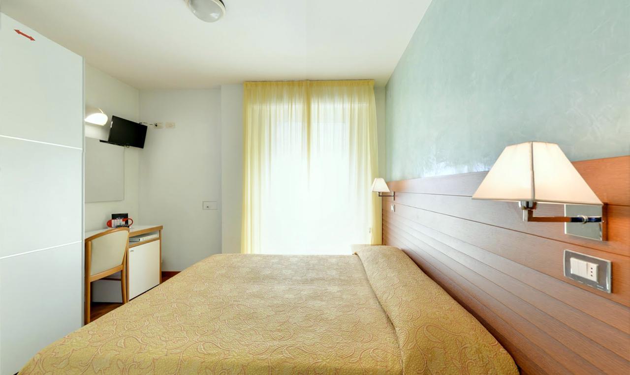 Hotel Margareth Riccione Exterior photo